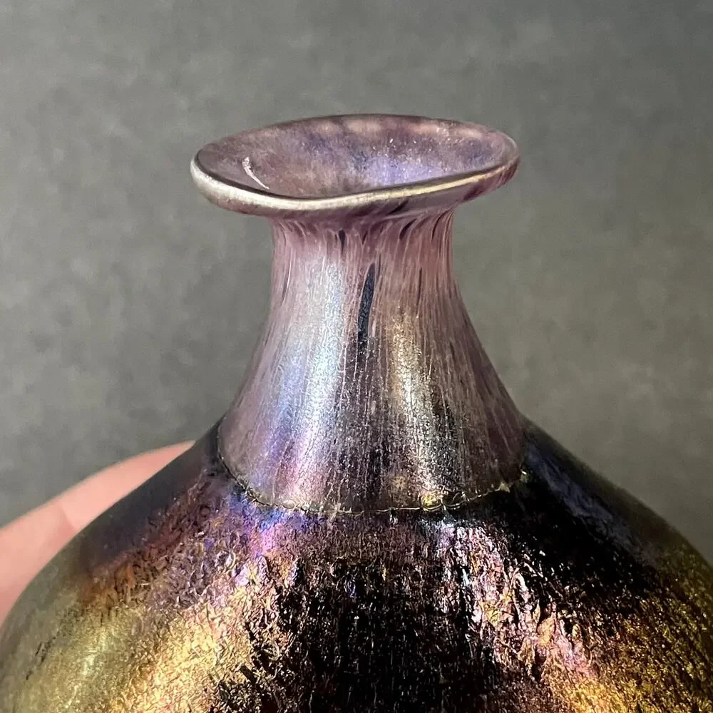 Kosta Boda Bertil Vallien Volcano Vase Buttocks Iridescent Signed